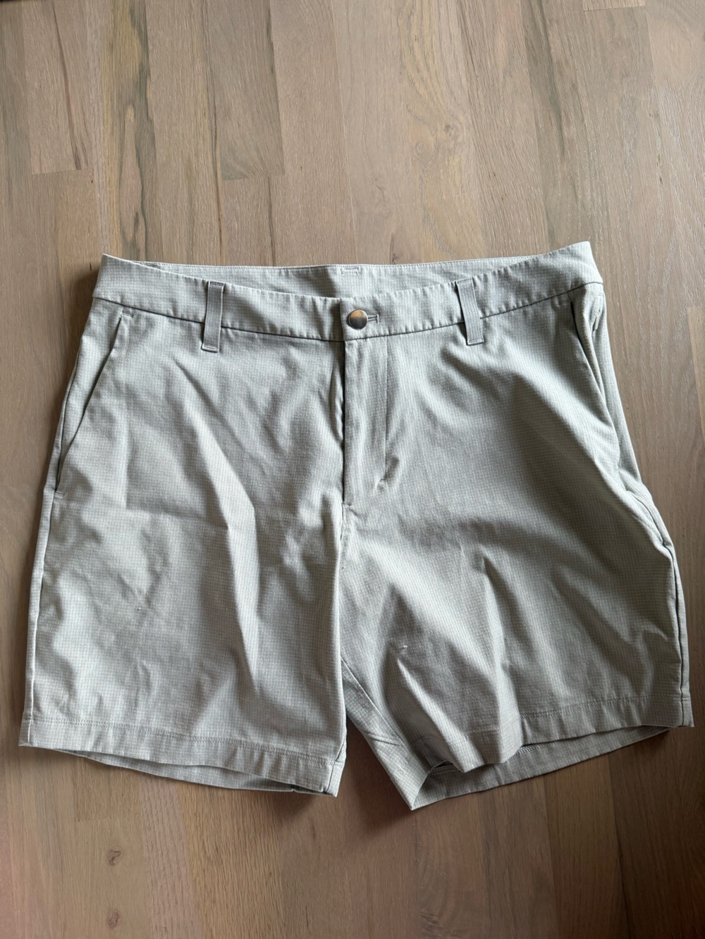 lululemon athletica Men's Light Tan/gray commission shorts 7 inch